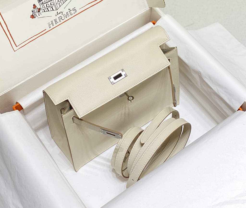 Hermès Kelly Danse II beige Evercolor leather with silver