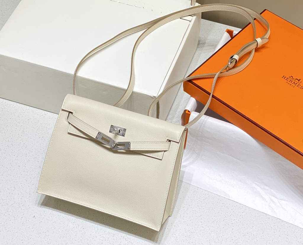 Hermès Kelly Danse II beige Evercolor leather with silver