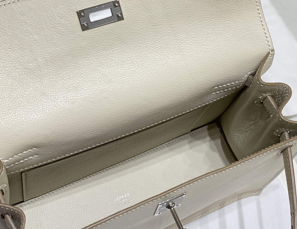Hermès Kelly Danse II beige Evercolor leather with silver