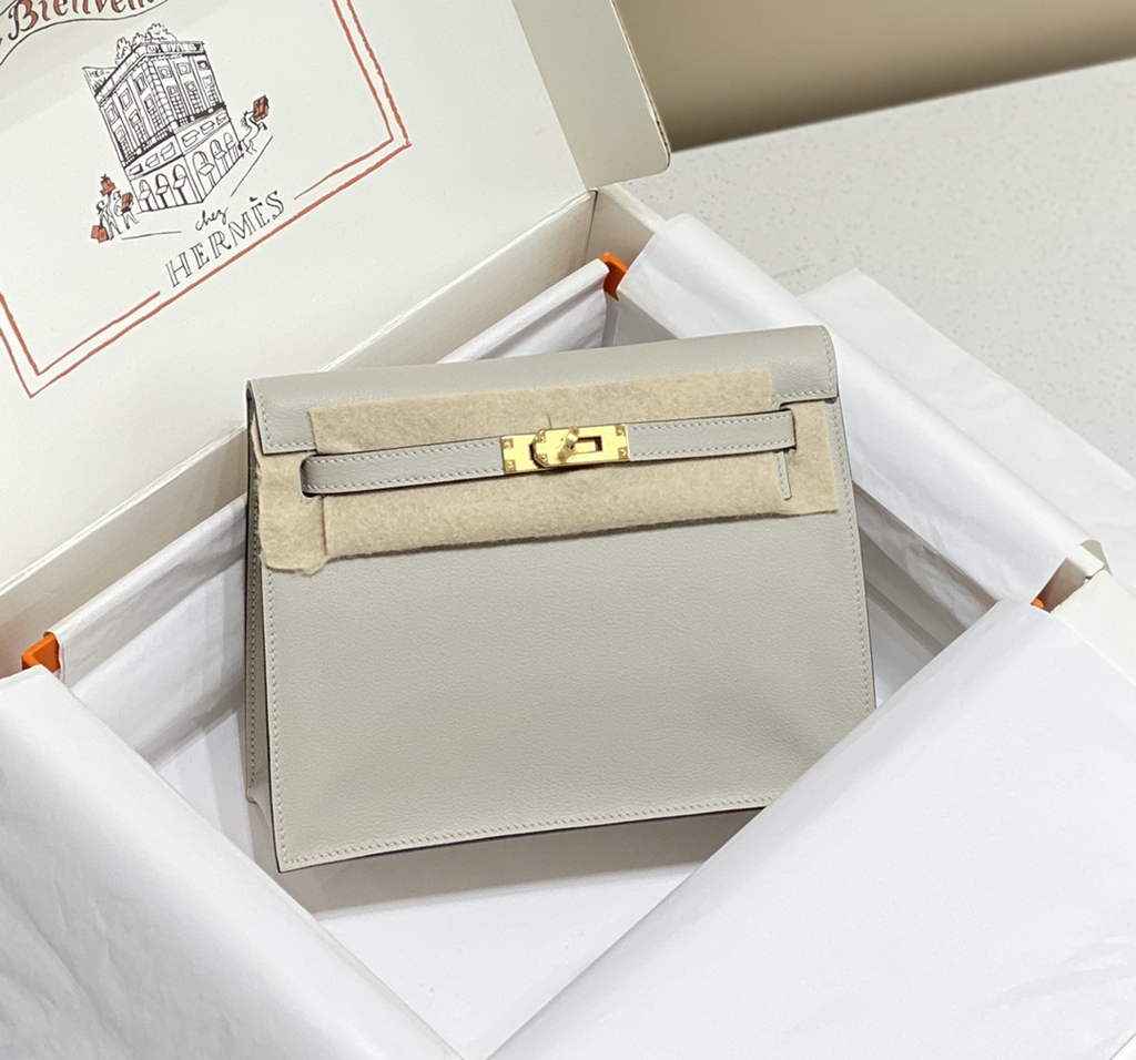 Hermès Kelly Danse II light gray Evercolor leather with gold