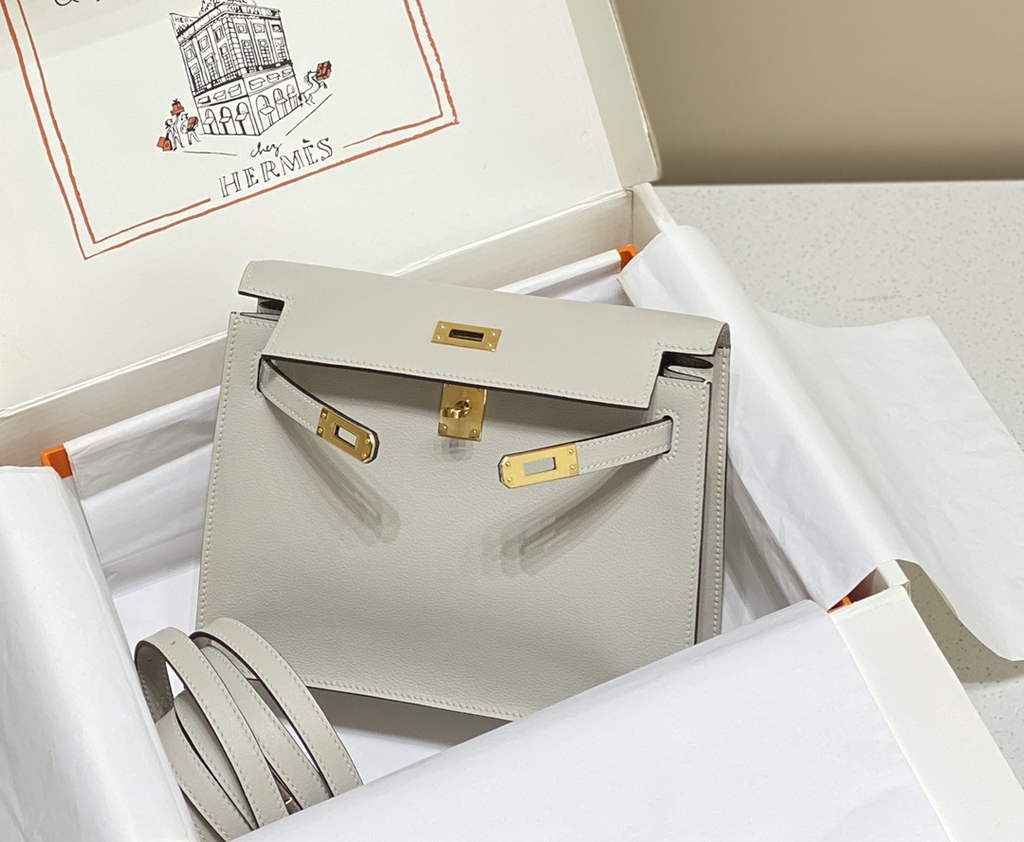 Hermès Kelly Danse II light gray Evercolor leather with gold