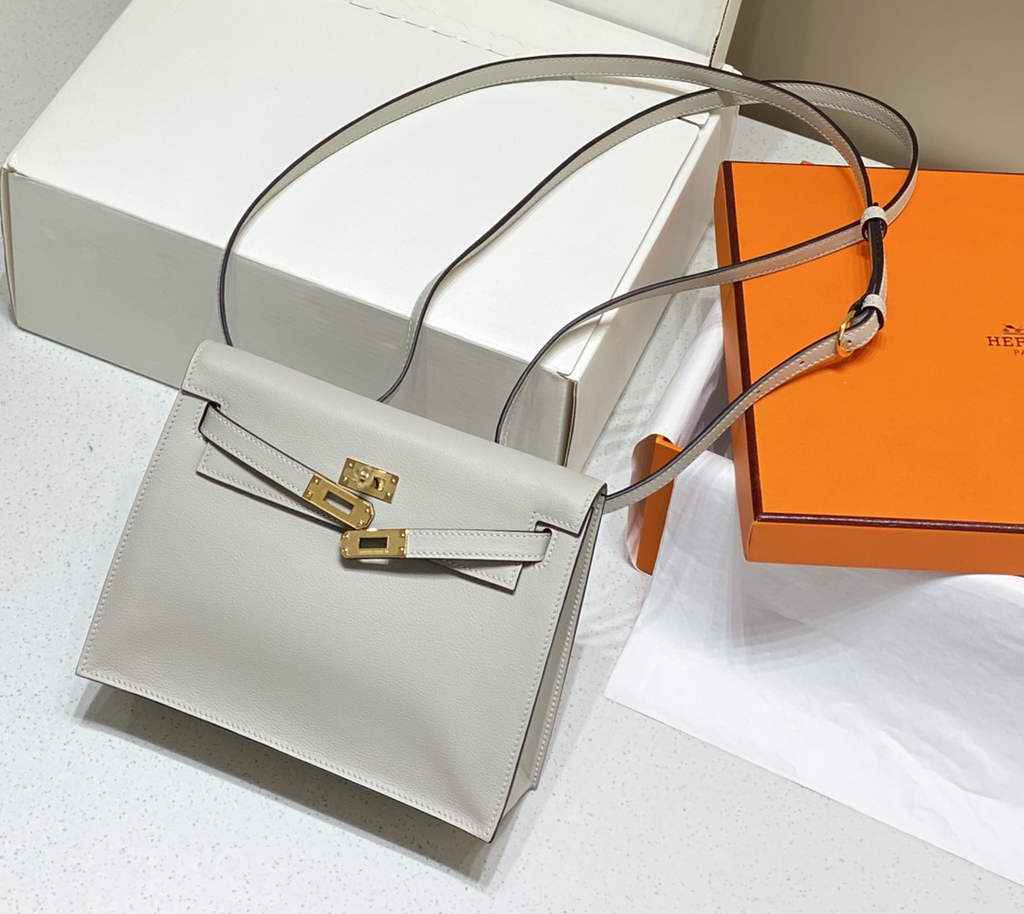 Hermès Kelly Danse II light gray Evercolor leather with gold