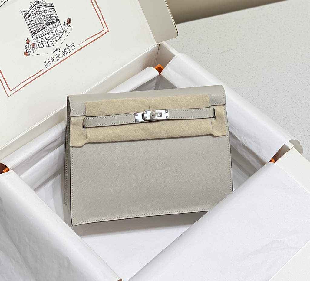 Hermès Kelly Danse II light gray Evercolor leather with silver