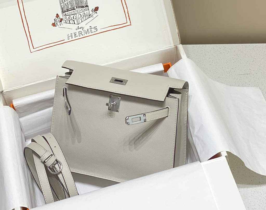 Hermès Kelly Danse II light gray Evercolor leather with silver