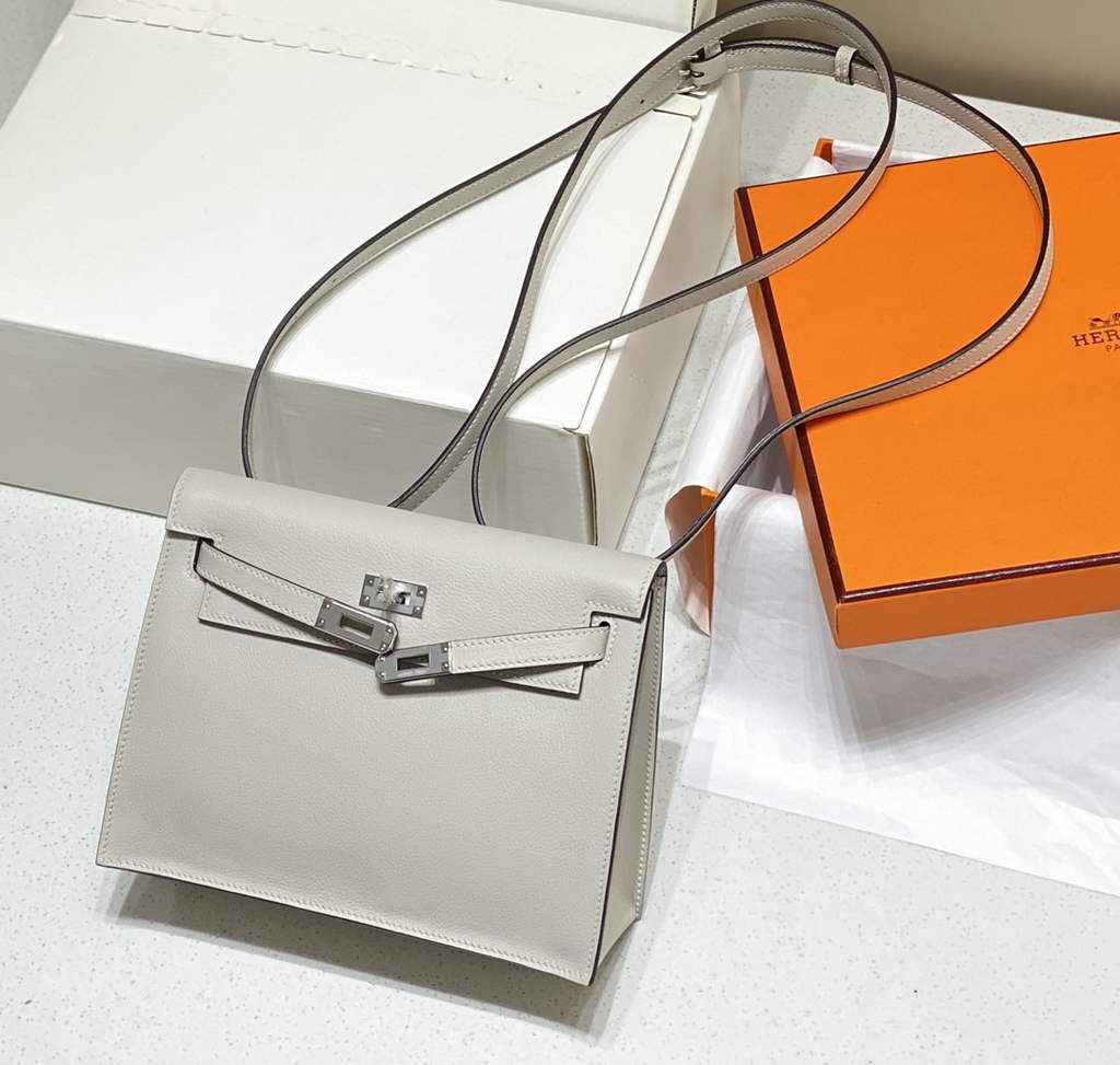 Hermès Kelly Danse II light gray Evercolor leather with silver