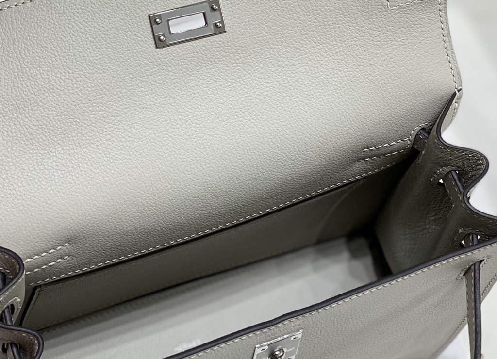 Hermès Kelly Danse II light gray Evercolor leather with silver