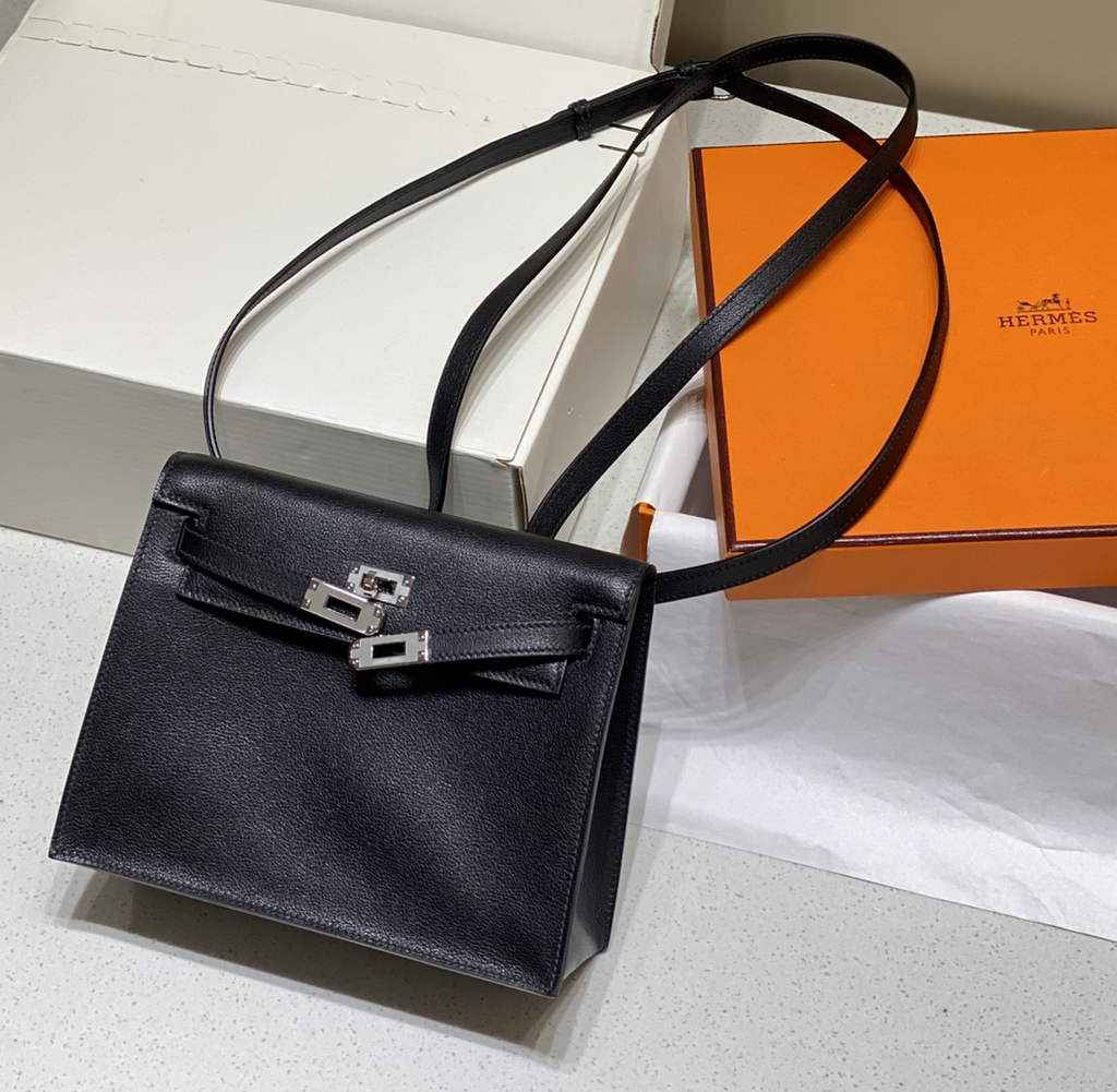 Hermès Kelly Danse II Black Evercolor leather with Silver