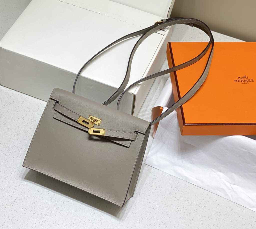 Hermès Kelly Danse II gray Evercolor leather with gold
