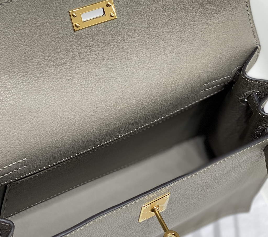 Hermès Kelly Danse II gray Evercolor leather with gold