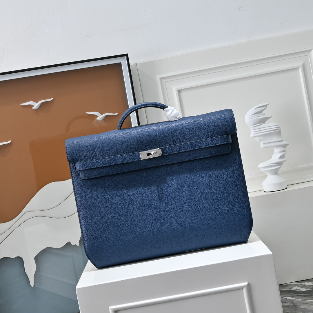 Sunlight casting shadows over grained Togo leather of Herm¨¨s Kelly D¨¦p¨ºche 36 ¨C quiet luxury aesthetic