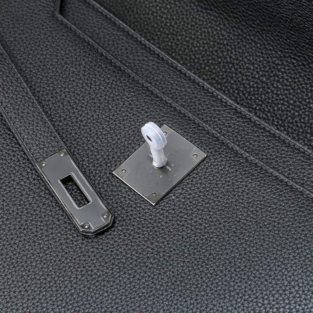Hermès Kelly Dépêche 36 â€?Hand-stitched Togo Calfskin in Black