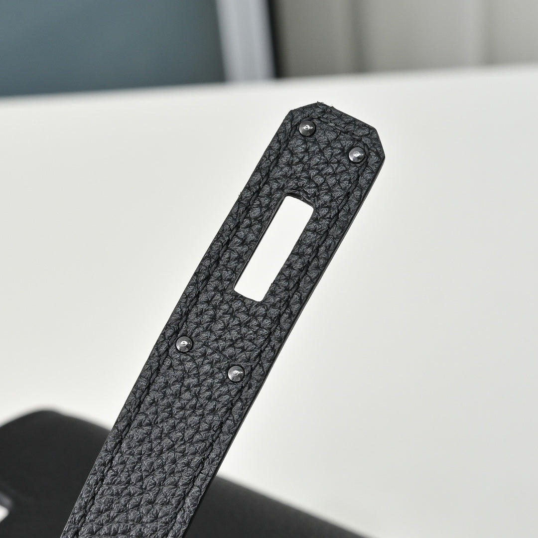 Hermès Kelly Dépêche 36 â€?Hand-stitched Togo Calfskin in Black