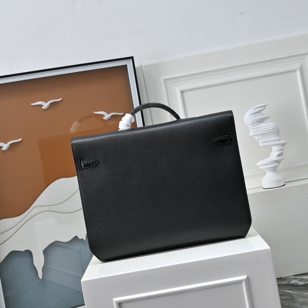 Black & Togo. The Hermès Kelly Dépêche 36. Forever classic
