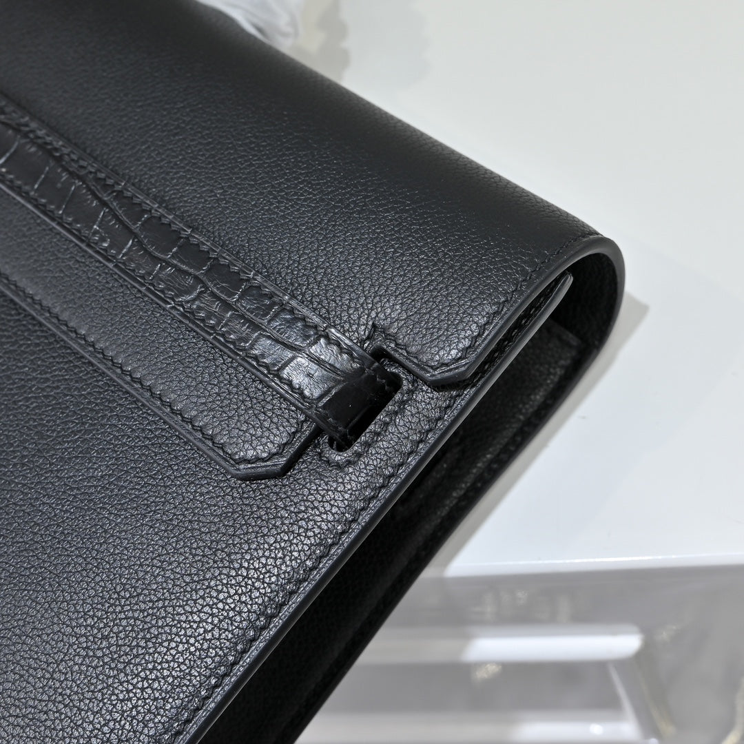 Black & Togo. The Hermès Kelly Dépêche 36. Forever classic