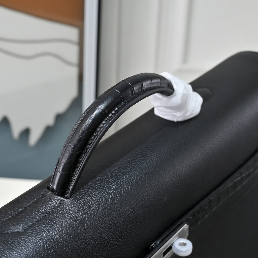 Black & Togo. The Hermès Kelly Dépêche 36. Forever classic