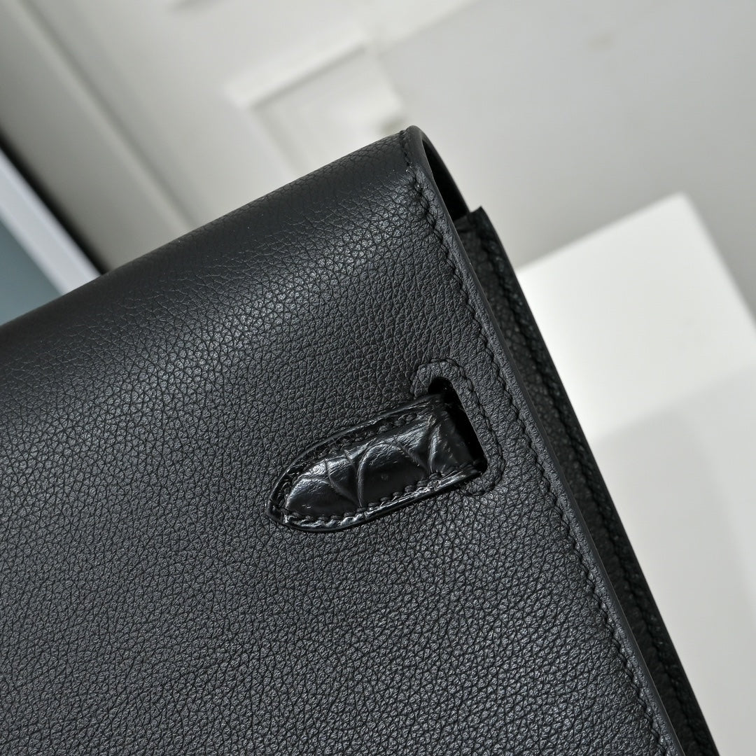 Black & Togo. The Hermès Kelly Dépêche 36. Forever classic