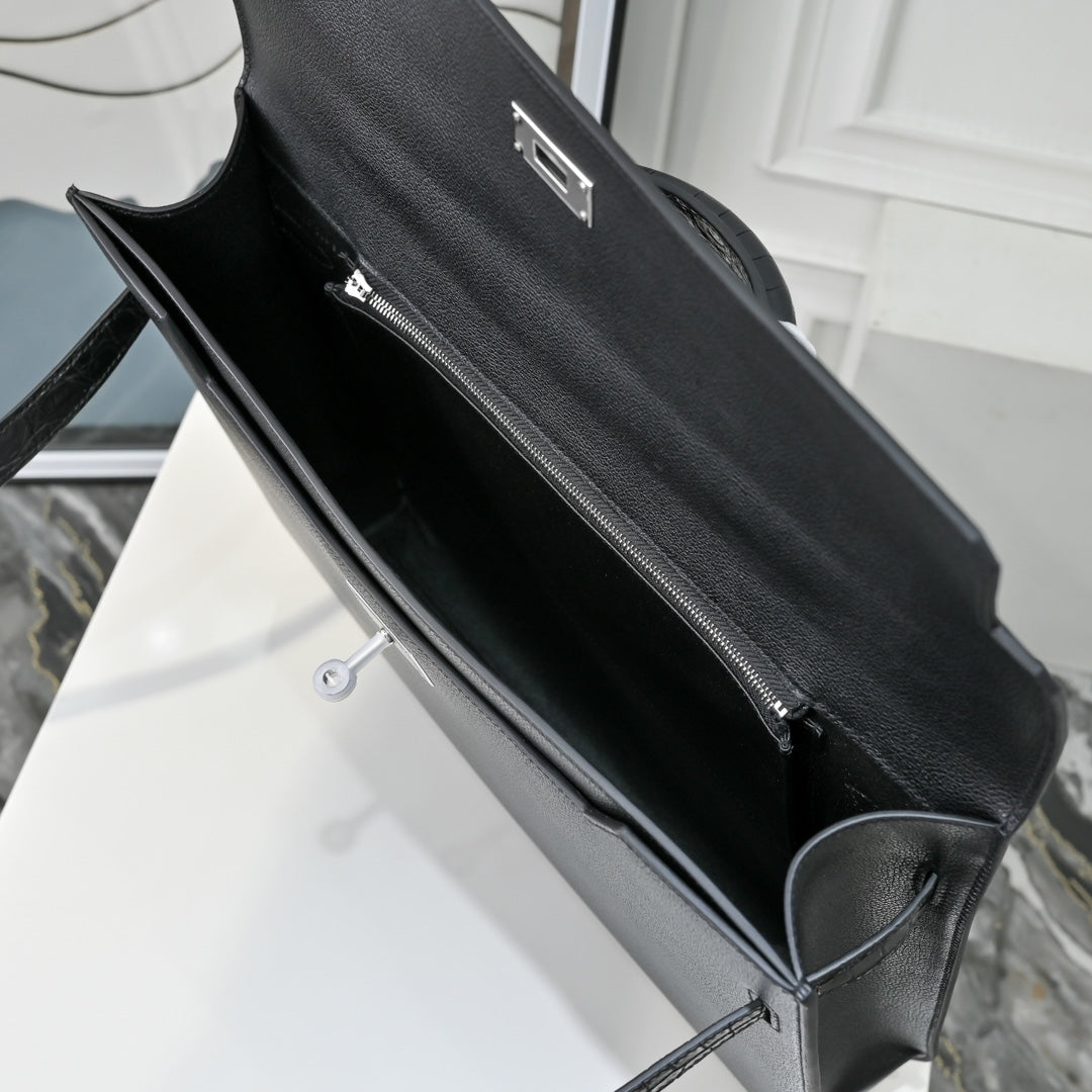 Black & Togo. The Hermès Kelly Dépêche 36. Forever classic