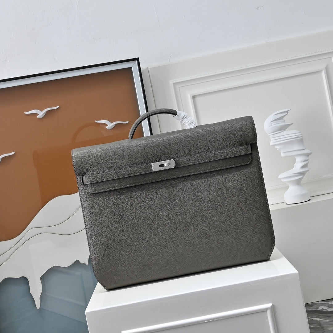 Herm¨¨s Kelly D¨¦p¨ºche 36 dimensions ¨C 36cm width, suitable for A4 documents and 13-inch laptop