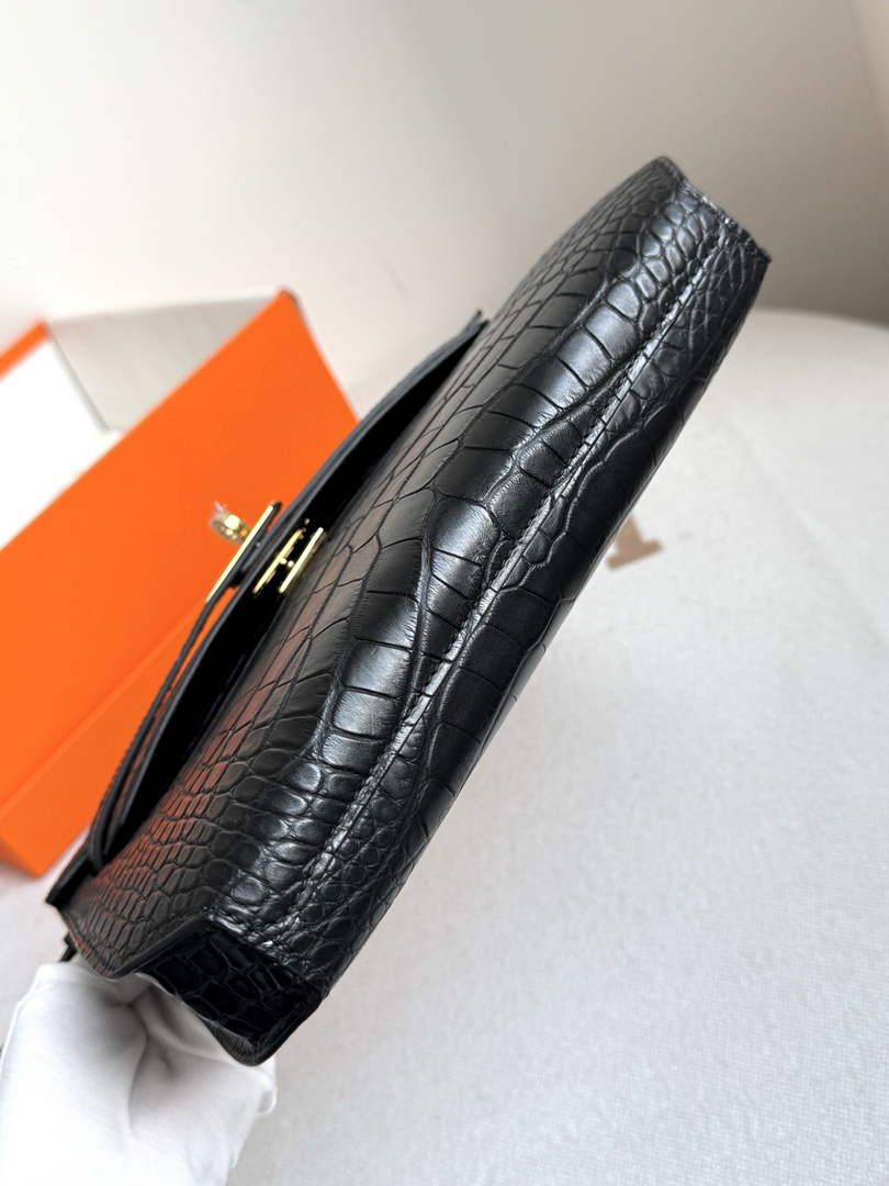 Hermès Special Order Sac Dépêches 25 – Black Porosus Crocodile Leather Handheld Clutch - Default Title - View 4