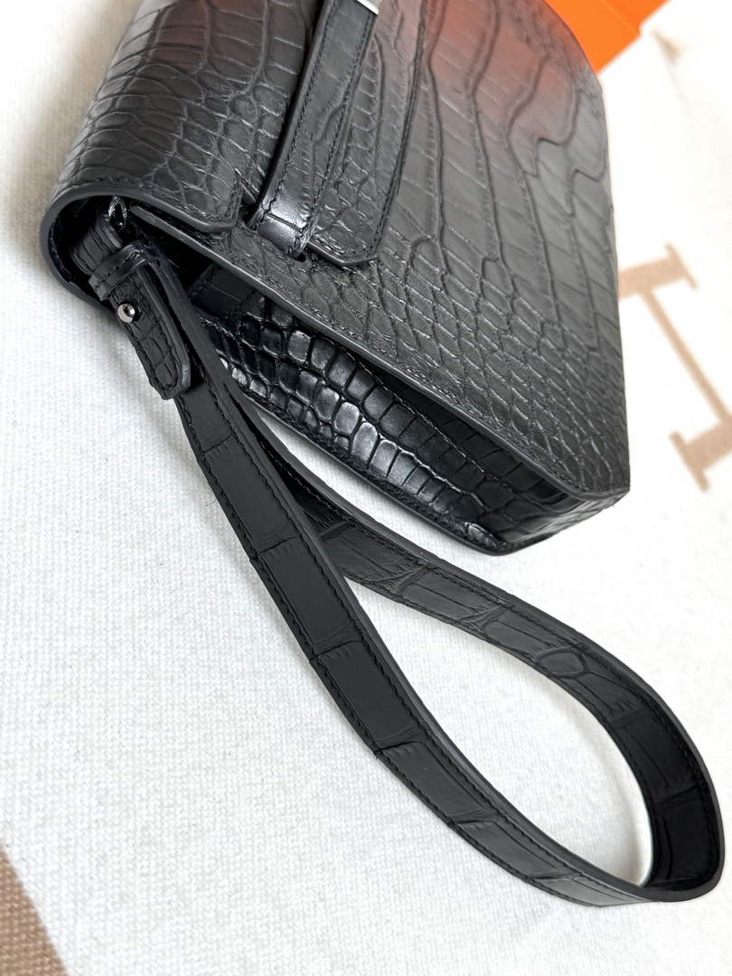 Hermès Sac Dépêches 25 – Black Crocodile Leather Clutch (Special Order) - Default Title - View 5
