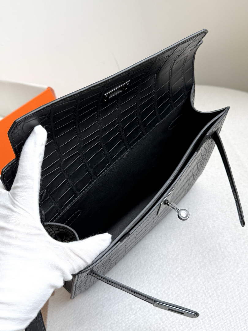 Hermès Sac Dépêches 25 – Black Crocodile Leather Clutch (Special Order) - Default Title - View 8