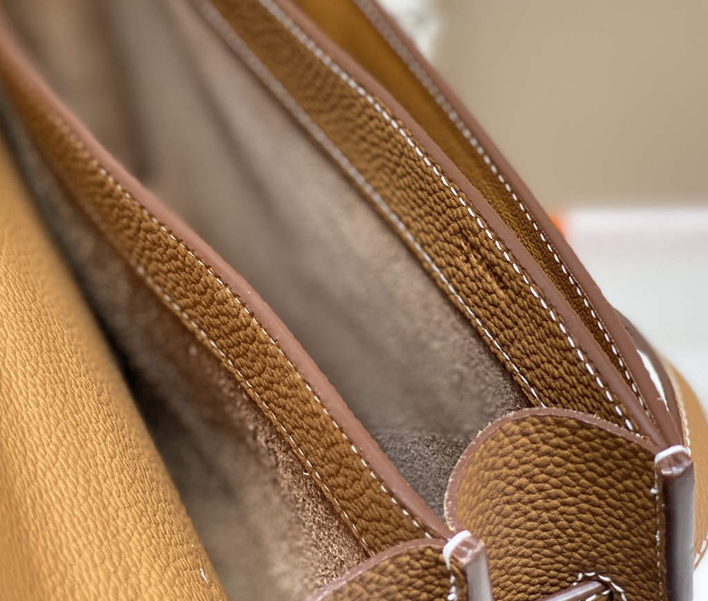 Hermès Kelly Messenger Bag Togo leather Silver hardware 38cm Light Brown