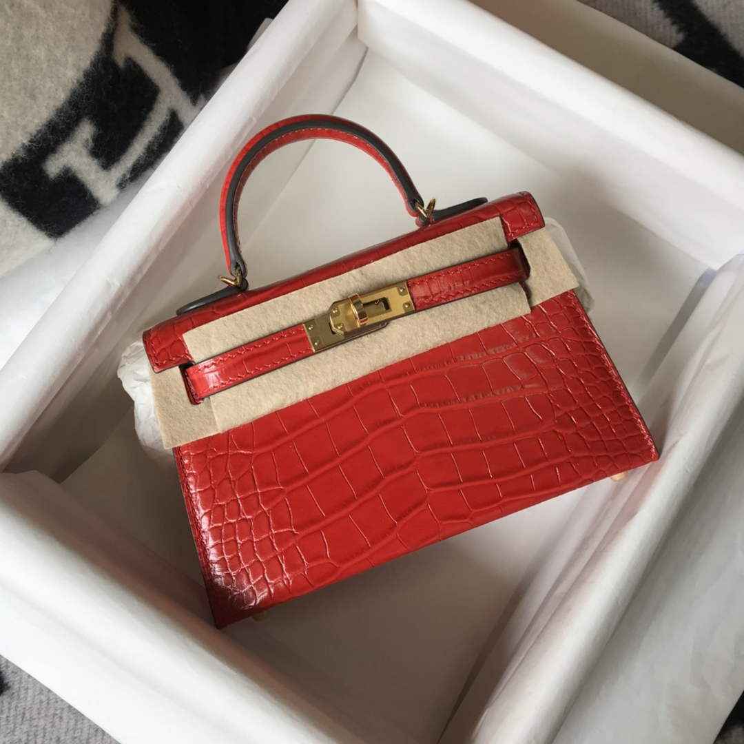 Hermes Kelly Mini II Bag 19 Red Crocodile Leather with Gold Hardware