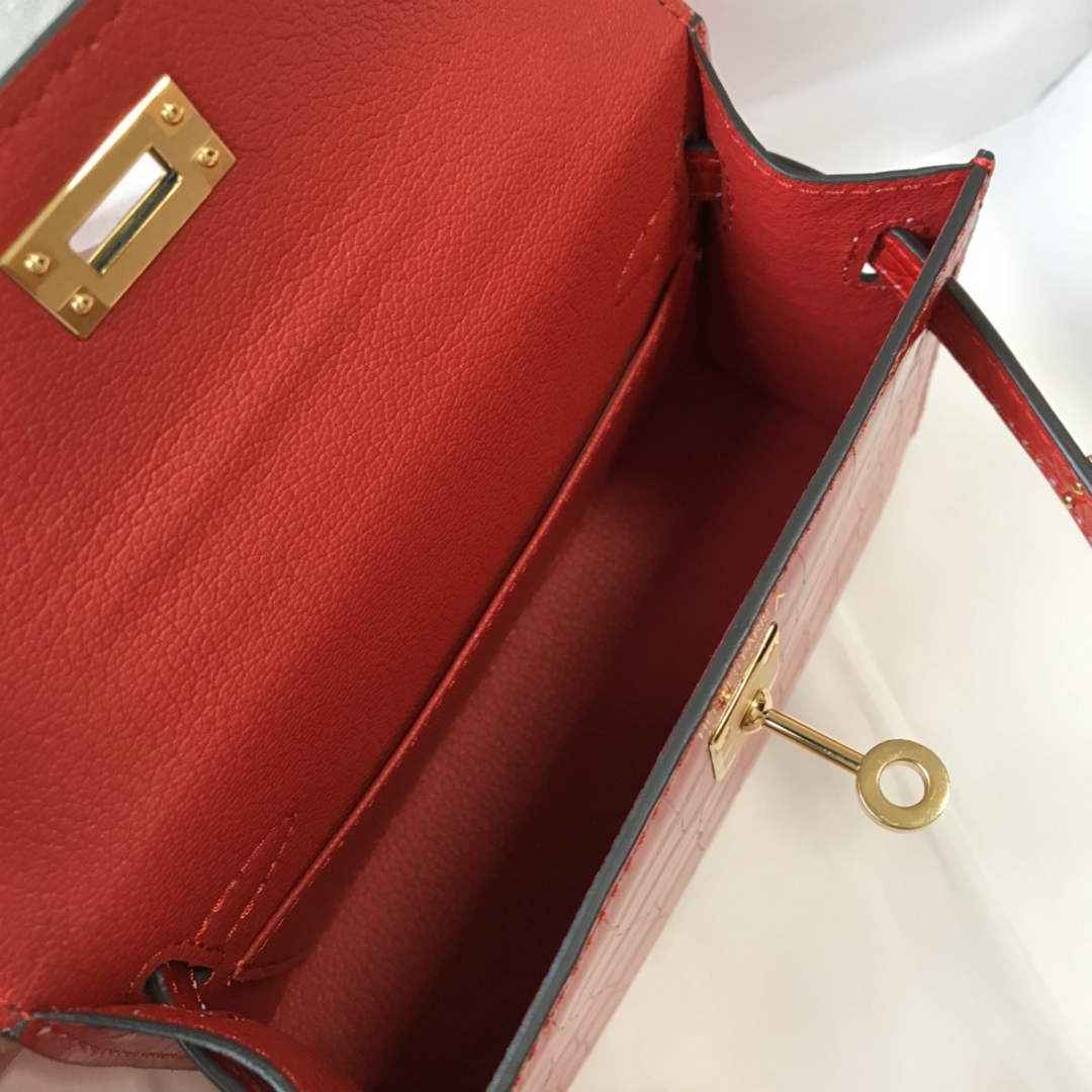Hermes Kelly Mini II Bag 19 Red Crocodile Leather with Gold Hardware