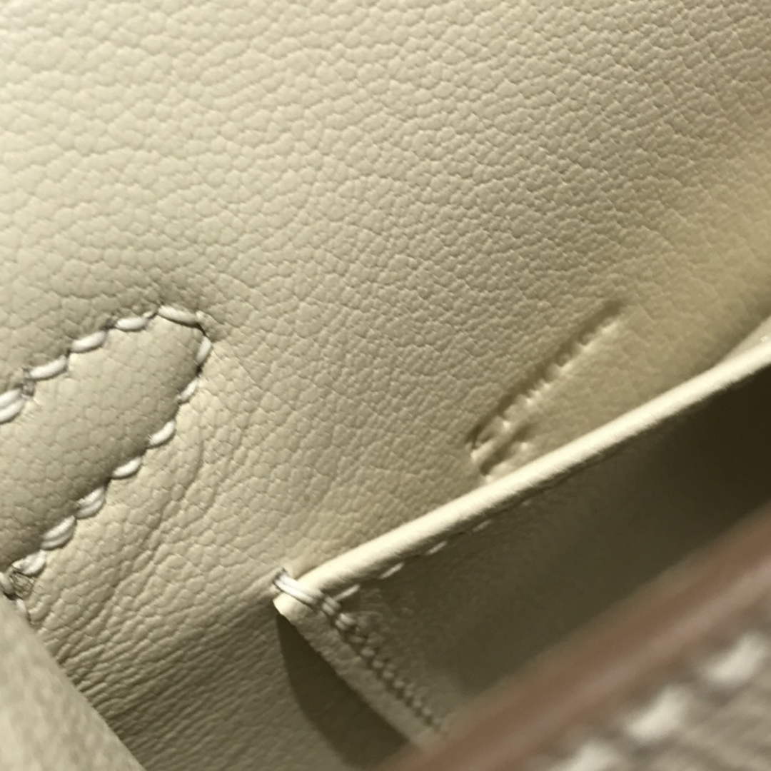 Hermes Kelly Mini II Bag 19 Gold Hardware with Epsom White