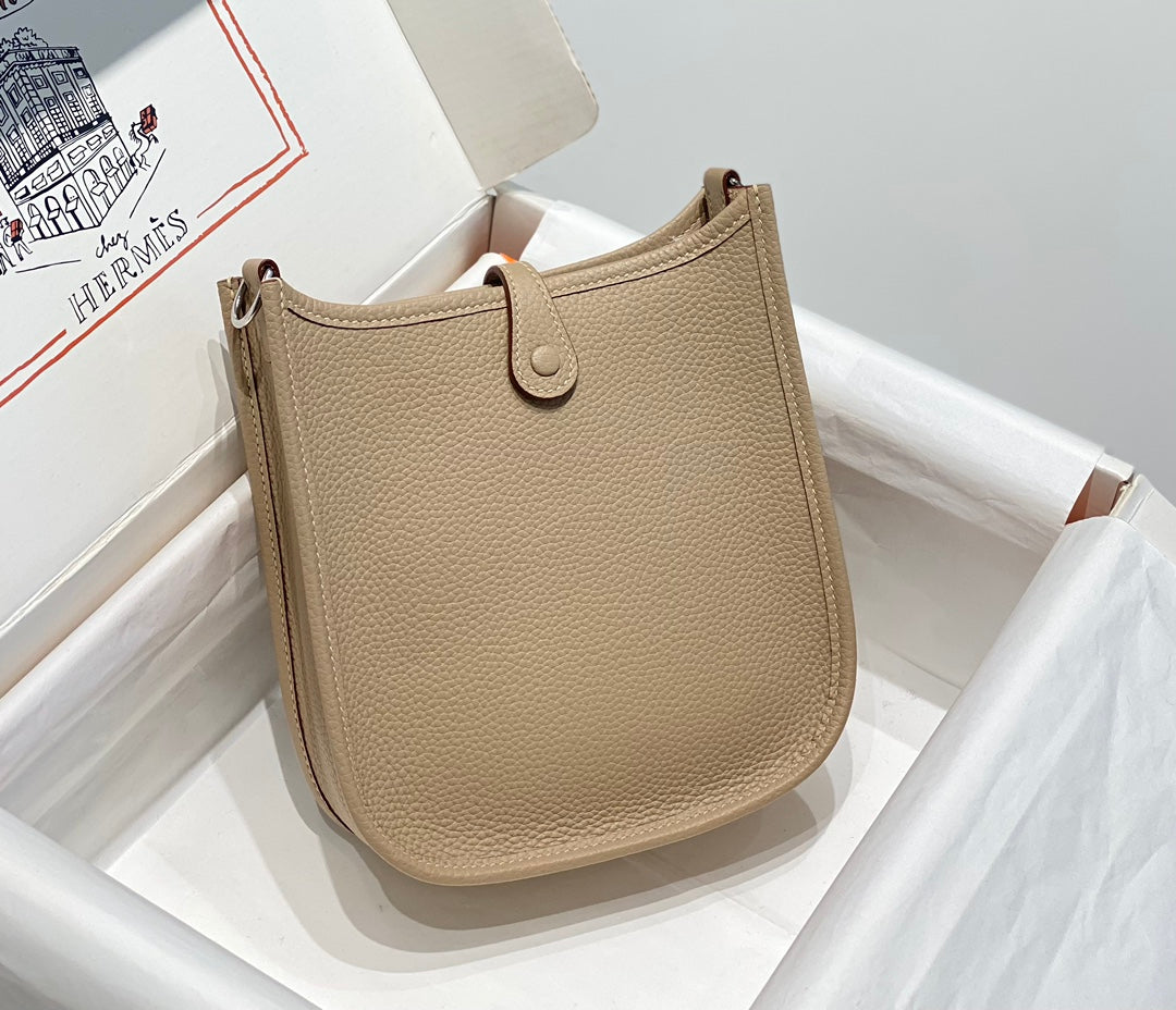 Hermes Mini Evelyne 16 Bag in Taurillon Clemence Leather H069427