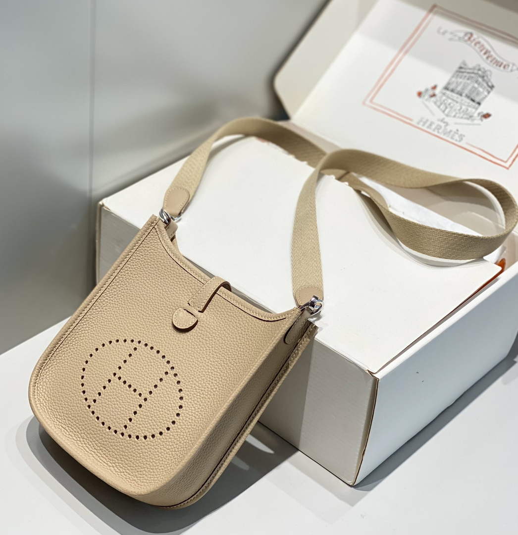 Hermes Mini Evelyne 16 Bag in Taurillon Clemence Leather H069427