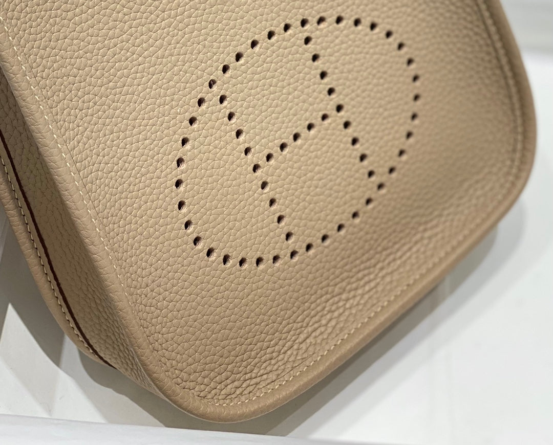 Hermes Mini Evelyne 16 Bag in Taurillon Clemence Leather H069427
