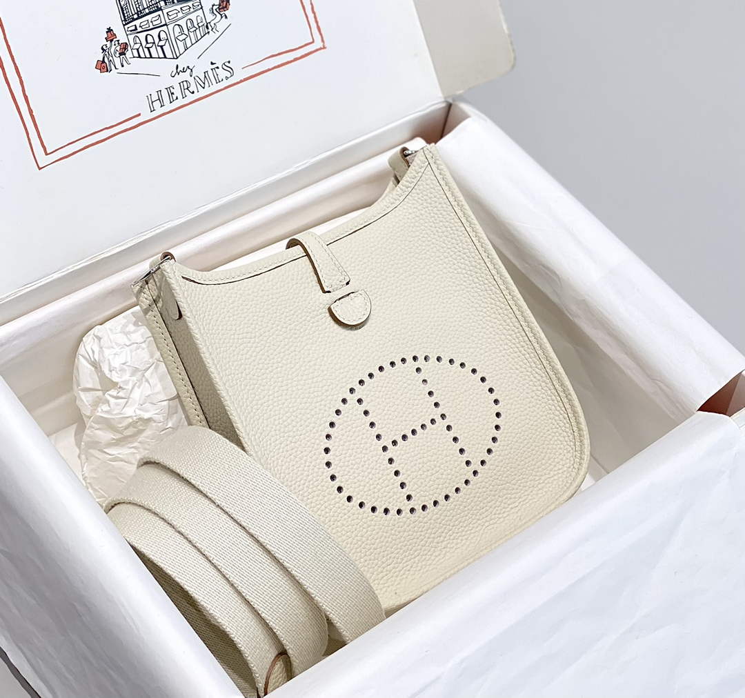 Hermes Mini Evelyne 16 Bag in Taurillon Clemence Leather H069428