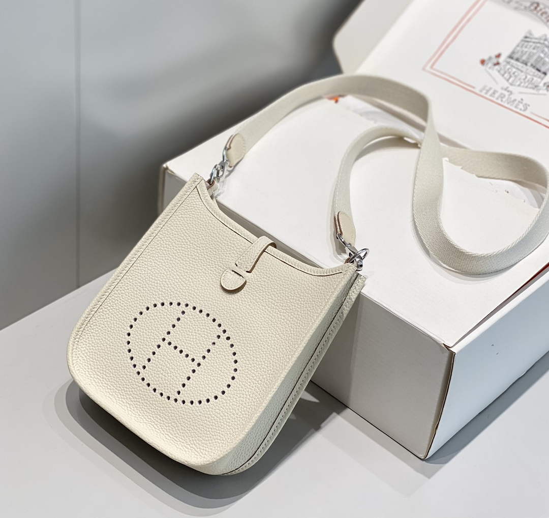 Hermes Mini Evelyne 16 Bag in Taurillon Clemence Leather H069428