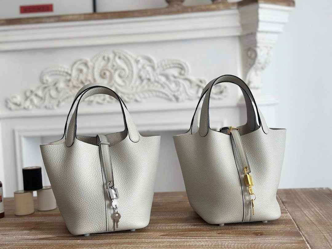 Hermès Picotin Lock 18 pocket bag Togo Leather light gray H9352002