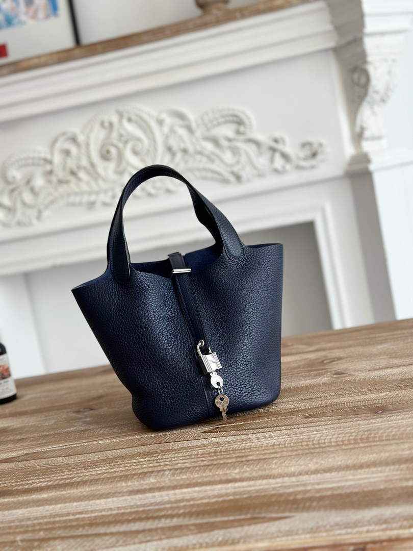 Hermès Picotin Lock 18 pocket bag Togo Leather H935100 navy blue