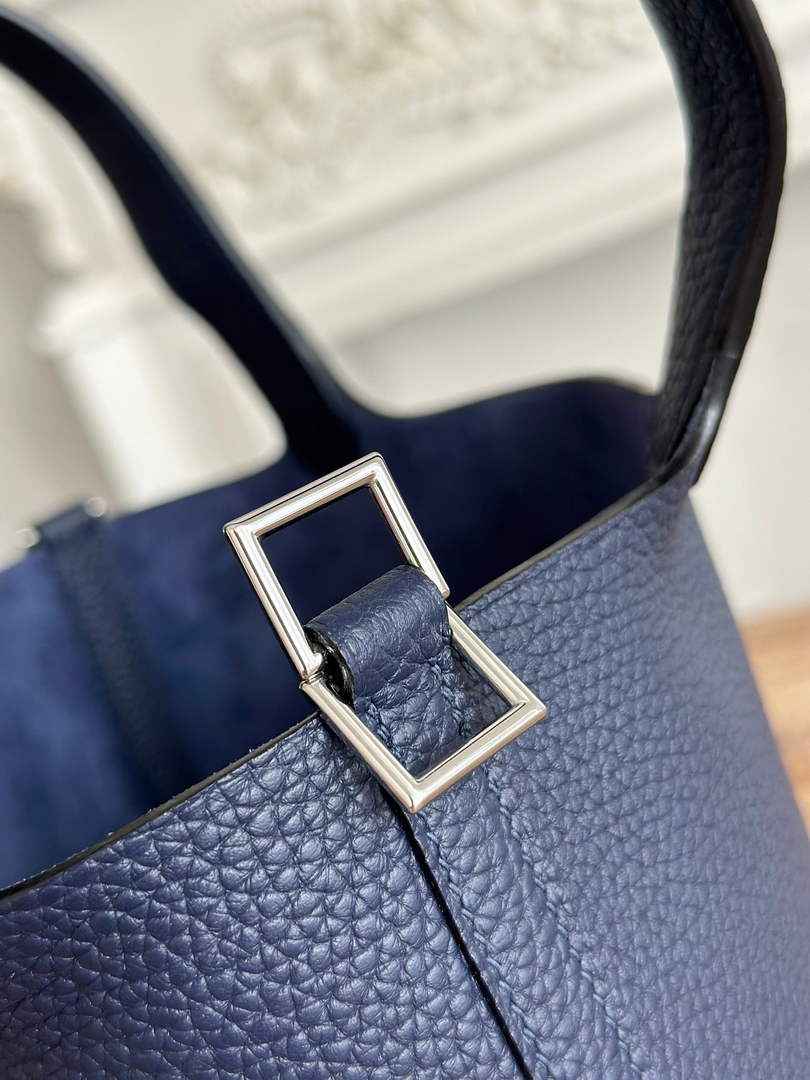 Hermès Picotin Lock 18 pocket bag Togo Leather H935100 navy blue