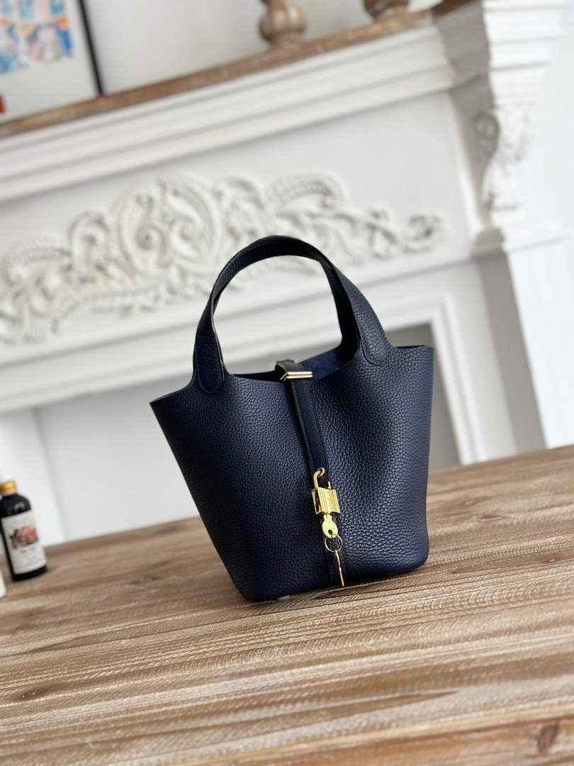 Hermès Picotin Lock 18 pocket bag Togo Leather H935100 navy blue