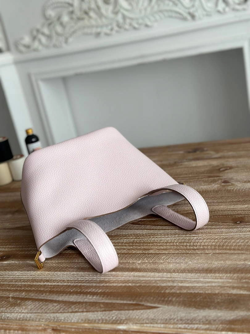 Hermès Picotin Lock 18 pocket bag Togo Leather Light Pink H9352003