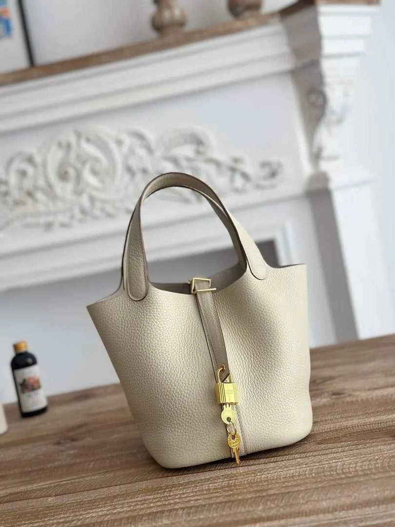 Hermès Picotin Lock 18 pocket bag Togo Leather H935100 beige