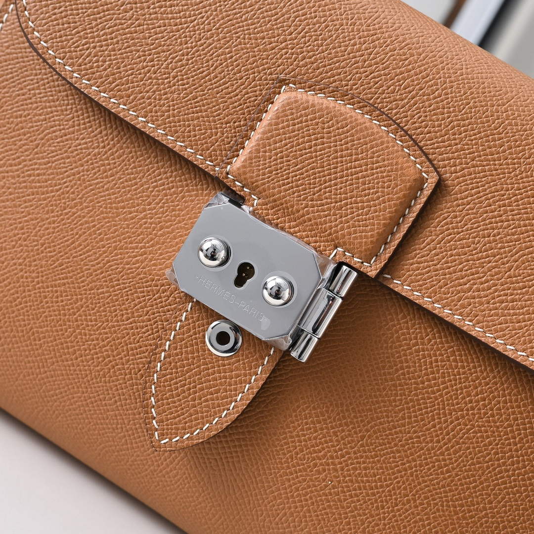 Hermès | Sac Dépêche 21 Bag | Tan Epsom Calfskin | Iconic Handbag