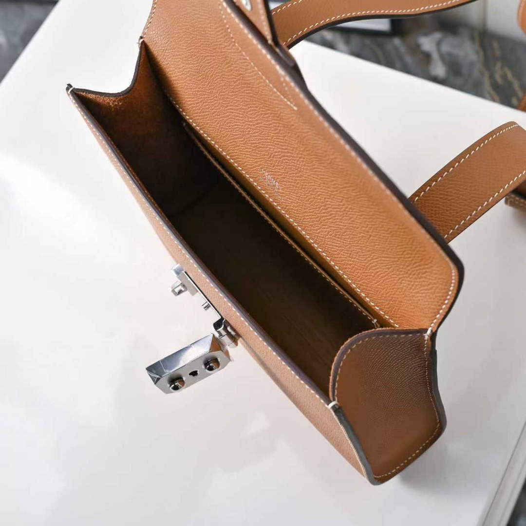 Hermès | Sac Dépêche 21 Bag | Tan Epsom Calfskin | Iconic Handbag