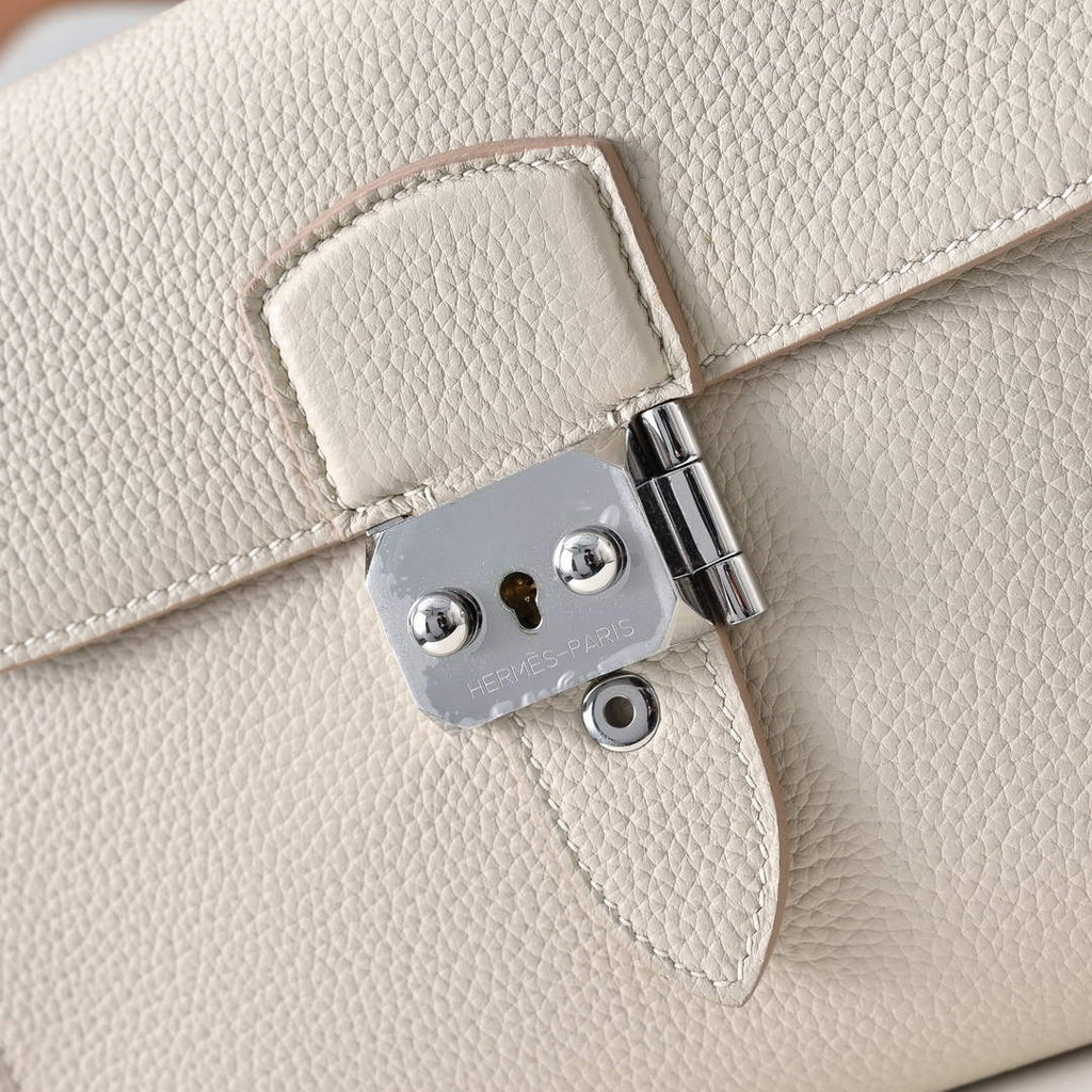 Hermès Sac Dépêche 21 Light weight Beige Epsom Bag – Small Yet Spacious