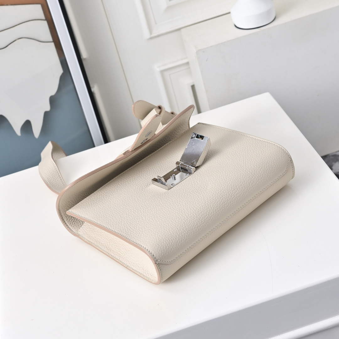 Hermès Sac Dépêche 21 Light weight Beige Epsom Bag – Small Yet Spacious