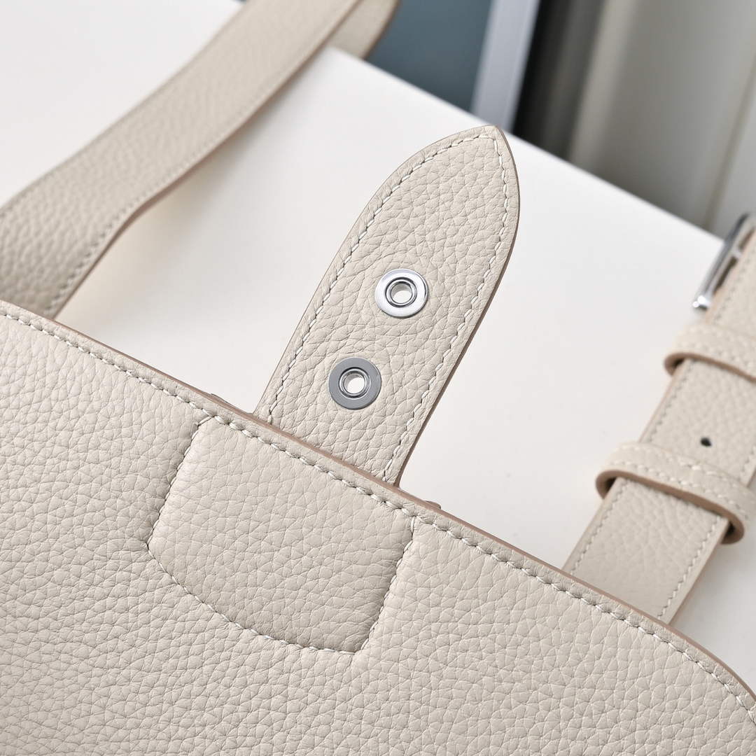 Hermès Sac Dépêche 21 Light weight Beige Epsom Bag – Small Yet Spacious