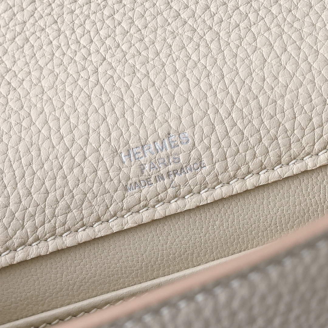 Hermès Sac Dépêche 21 Light weight Beige Epsom Bag – Small Yet Spacious