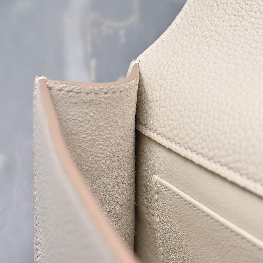 Hermès Sac Dépêche 21 Light weight Beige Epsom Bag – Small Yet Spacious