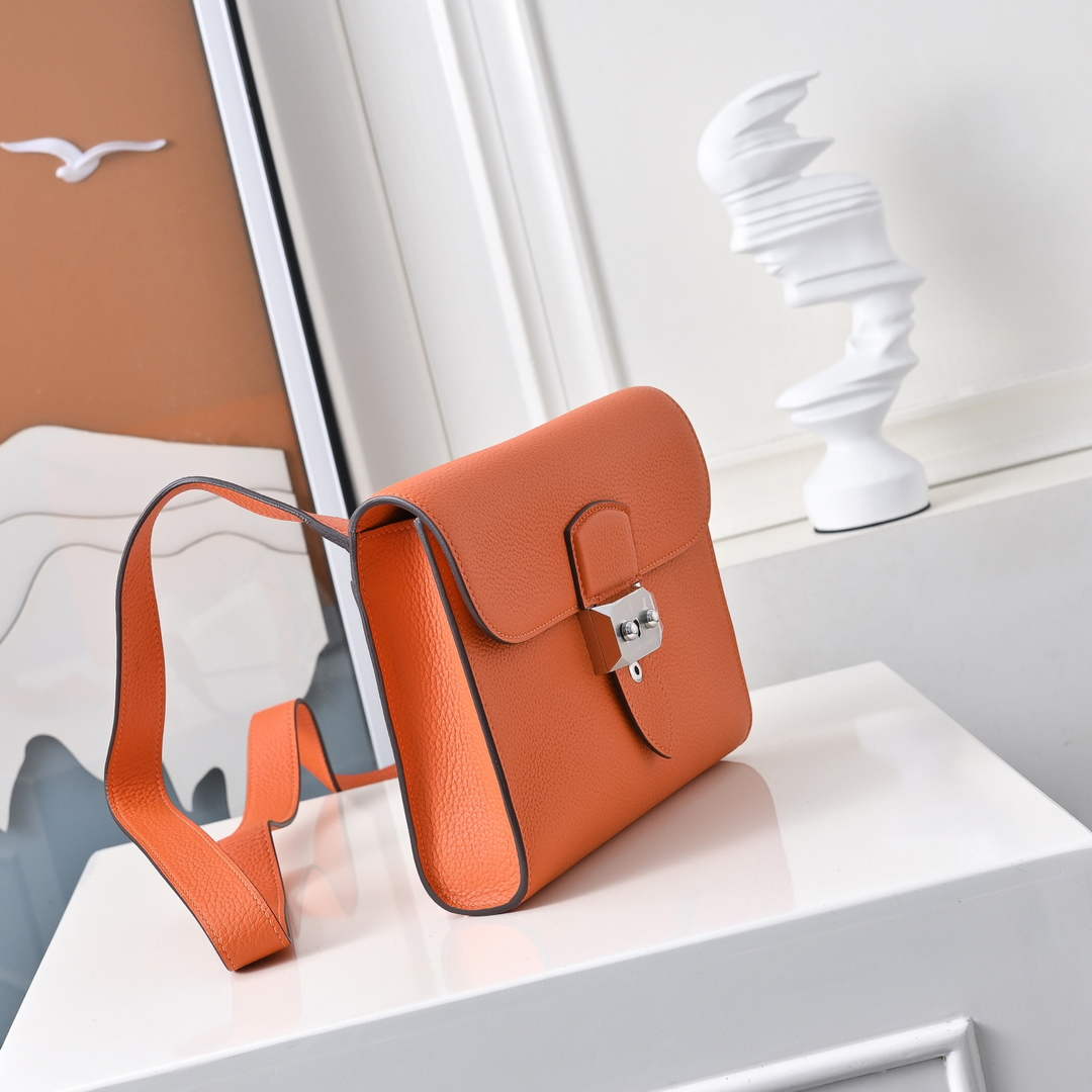 Hermès Sac Dépêche 21 – Looped Handle & Lockable Clasp – Orange Epsom Calfskin