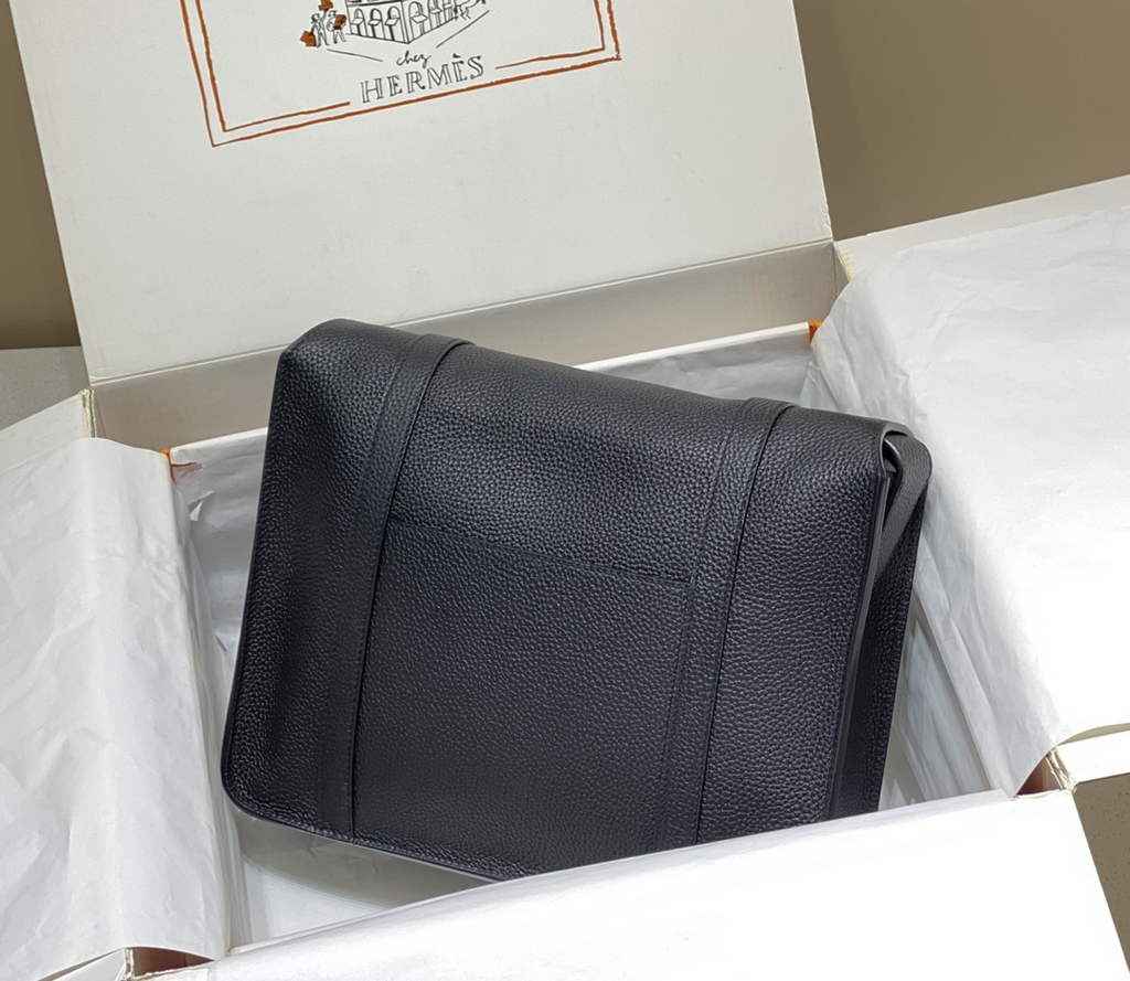 Hermès Steven Messenger Bag Togo leather Silver hardware 30cm Black