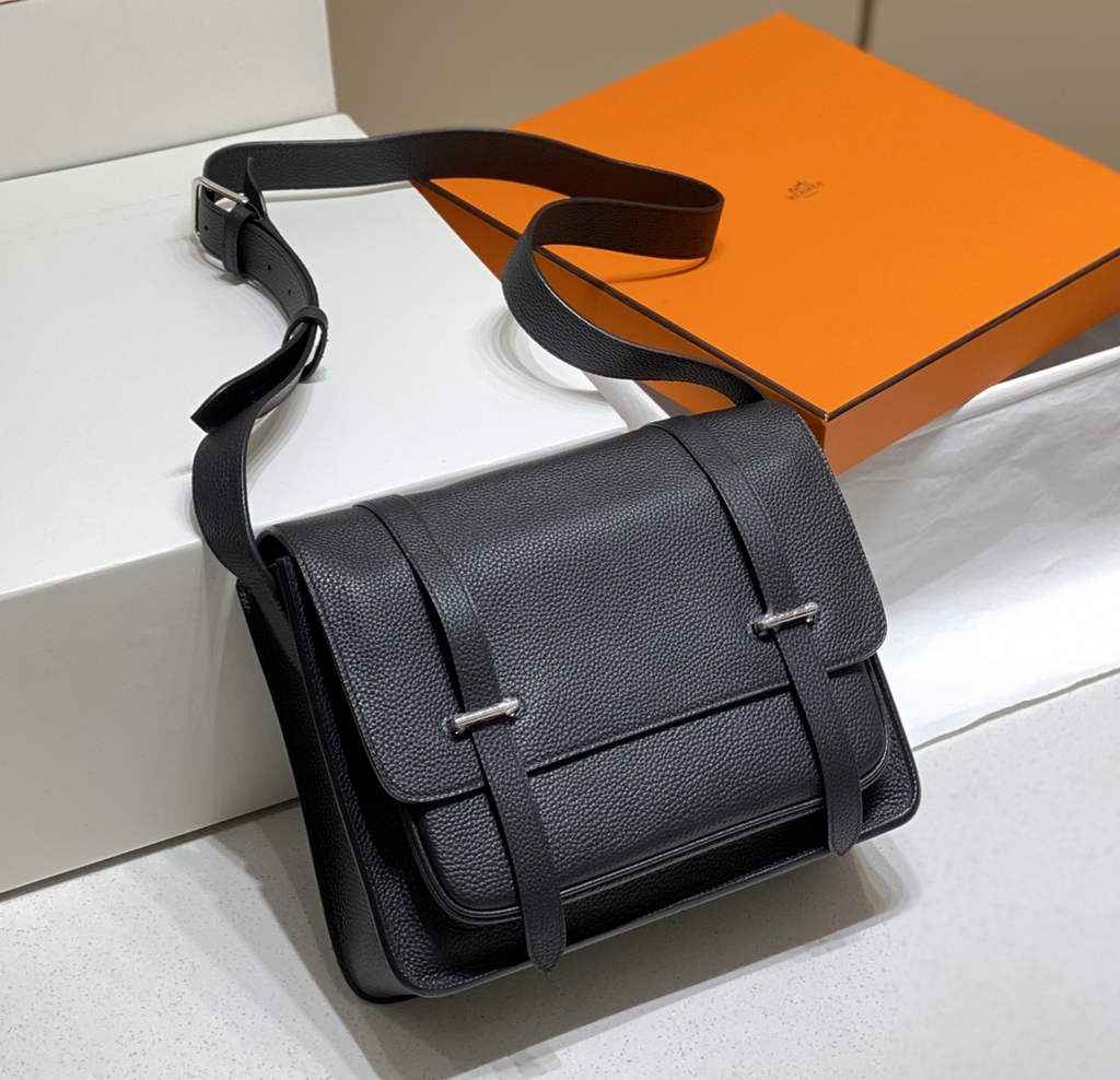 Hermès Steven Messenger Bag Togo leather Silver hardware 30cm Black